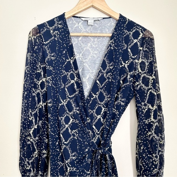 Diane Von Furstenberg Sigourney Wrap Dress in Navy Blue sz  4 - Picture 4 of 5